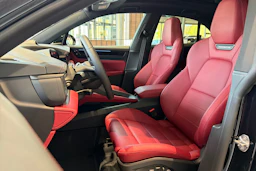 musta Porsche Macan 2026 kuva 23.