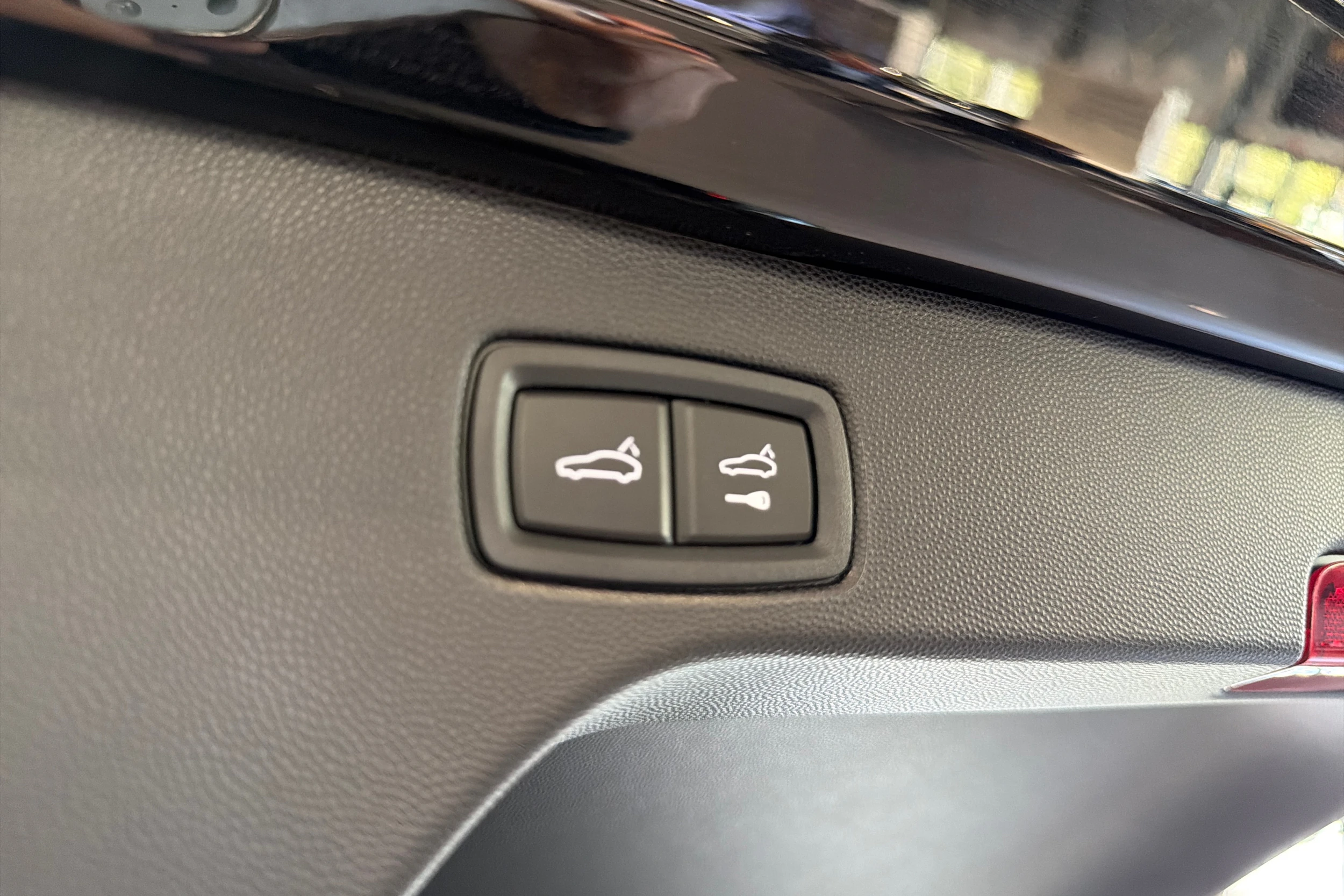 musta Porsche Macan 2026 kuva 27.