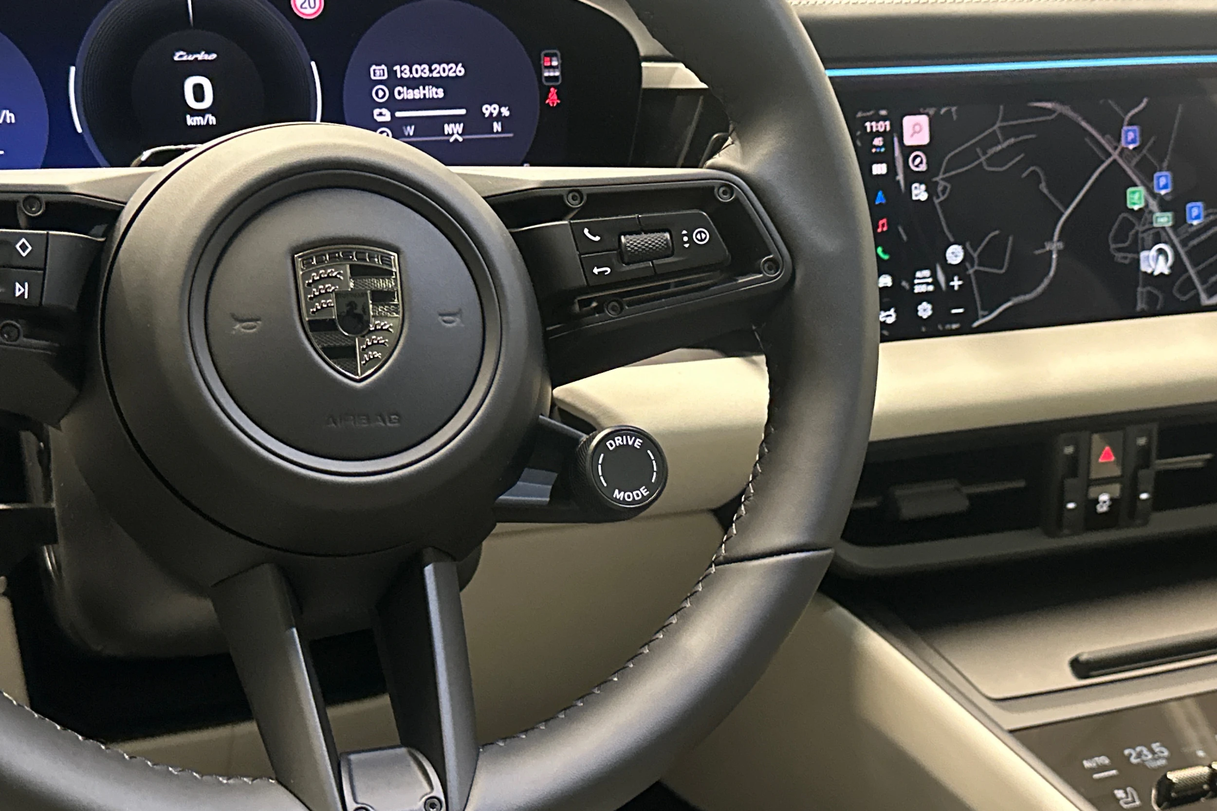 harmaa Porsche Macan 2026 kuva 9.