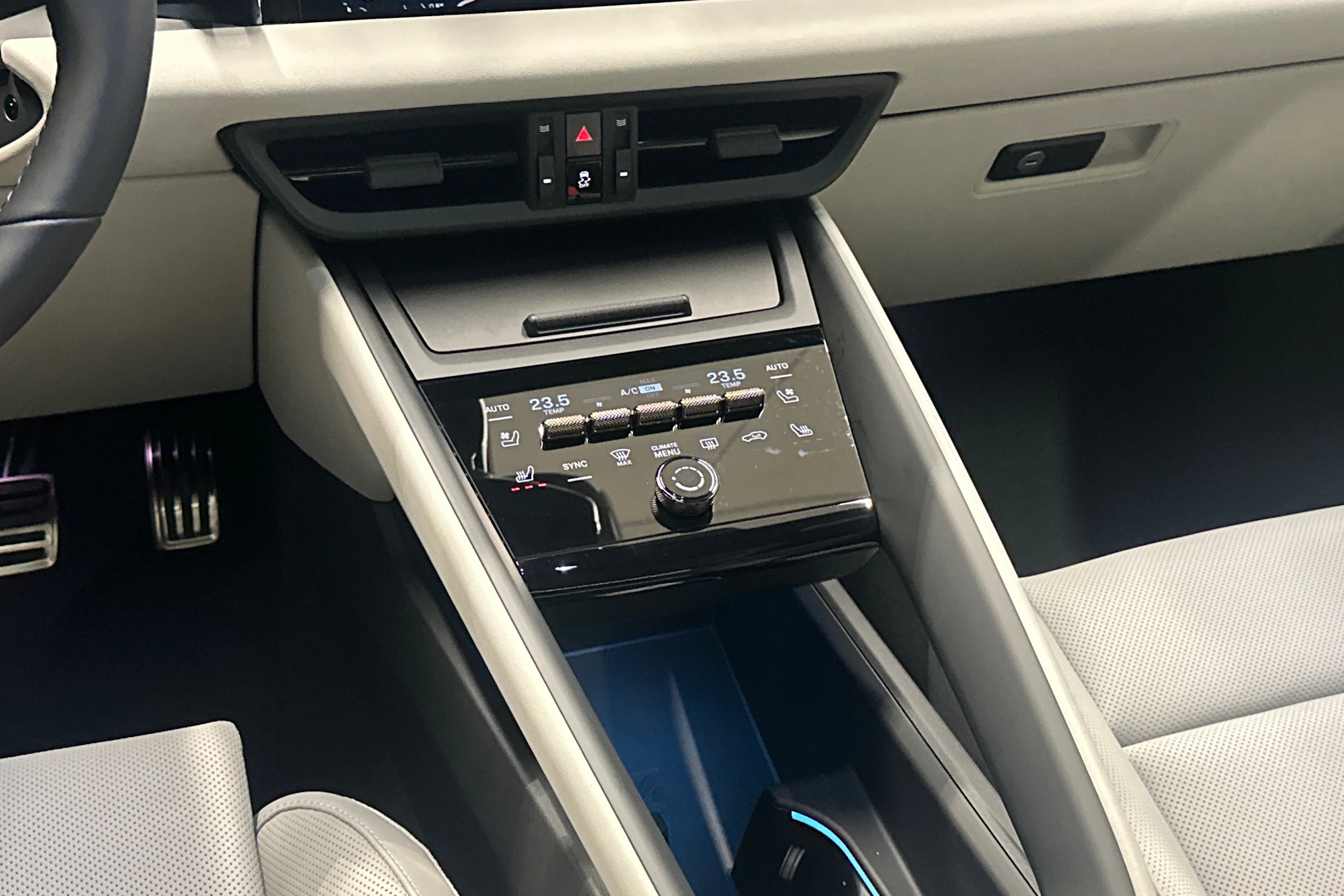 harmaa Porsche Macan 2026 kuva 12.