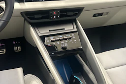 harmaa Porsche Macan 2026 kuva 12.