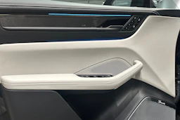 harmaa Porsche Macan 2026 kuva 14.