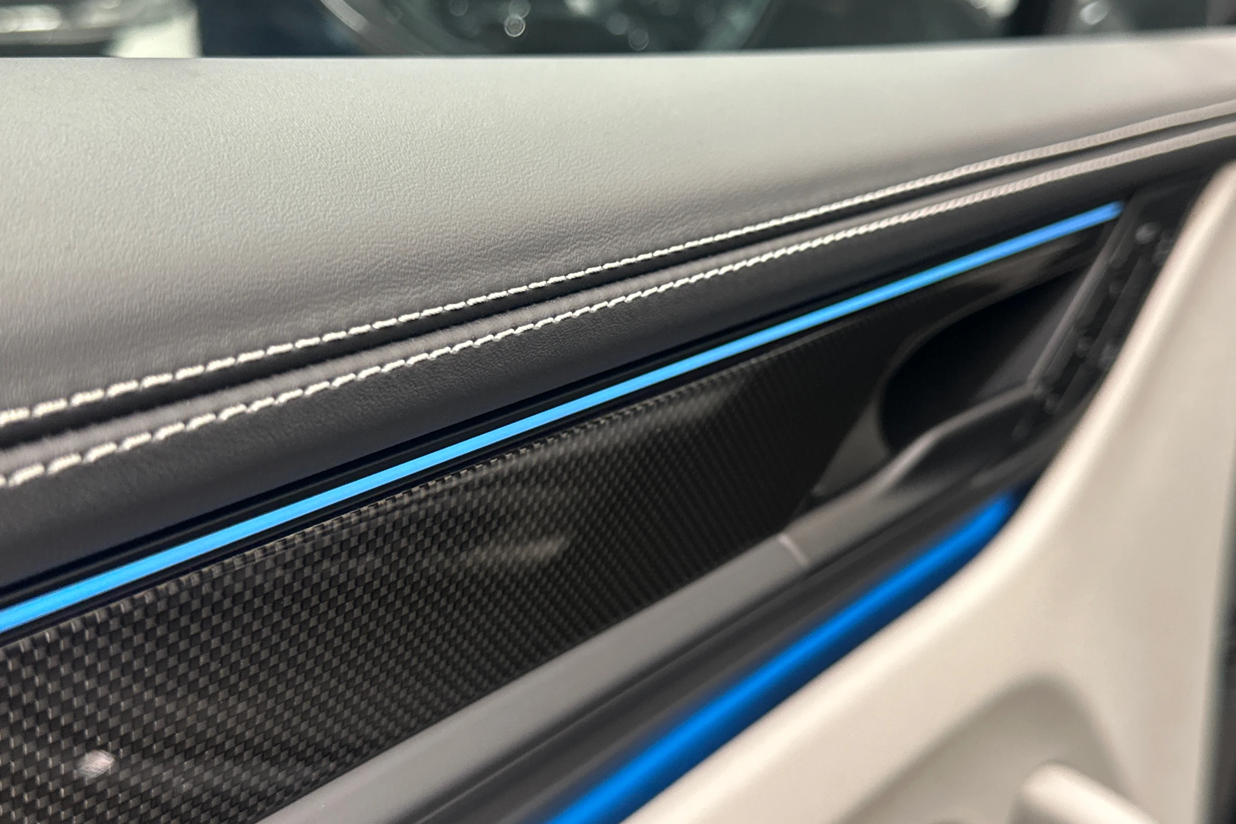 harmaa Porsche Macan 2026 kuva 15.