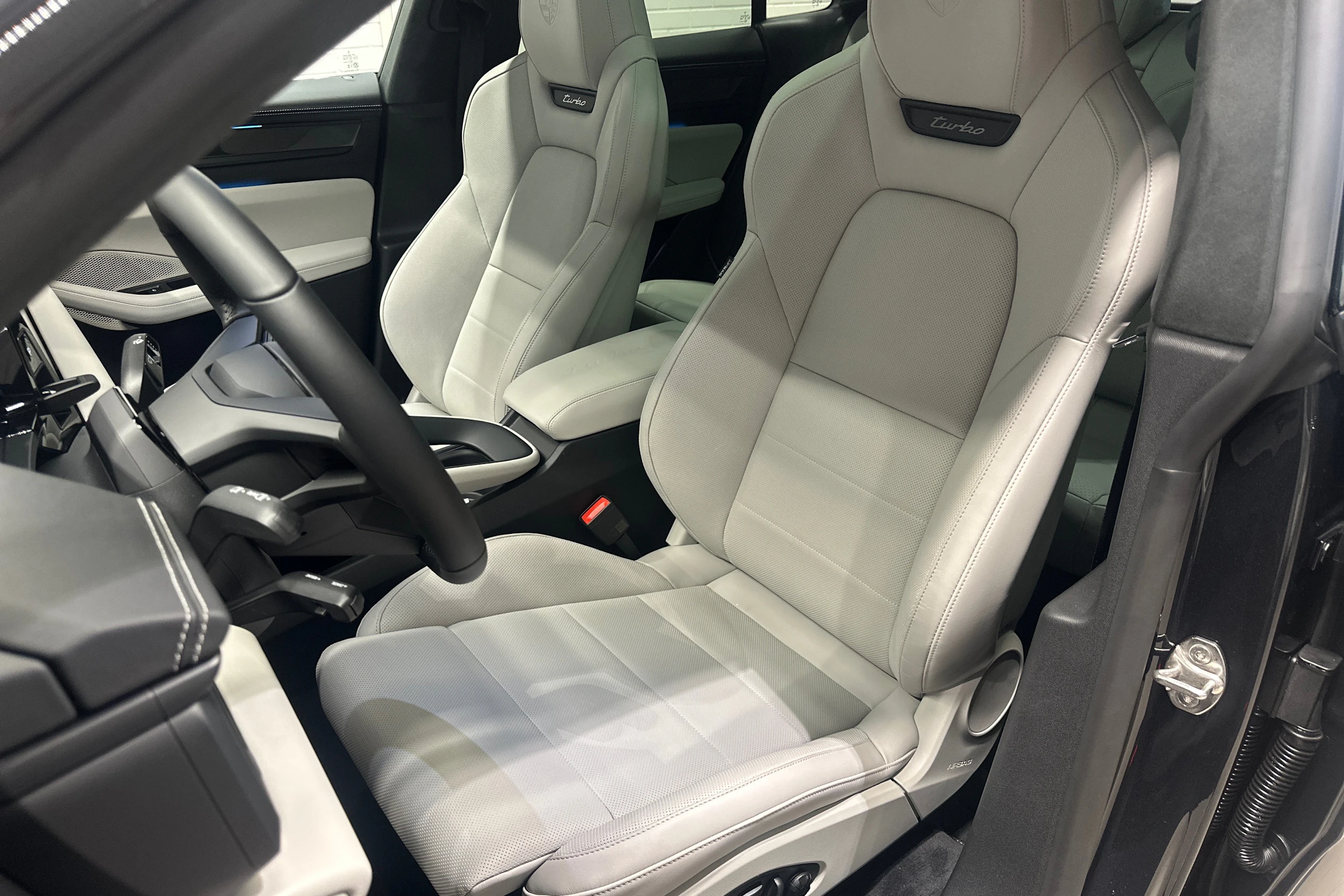 harmaa Porsche Macan 2026 kuva 17.