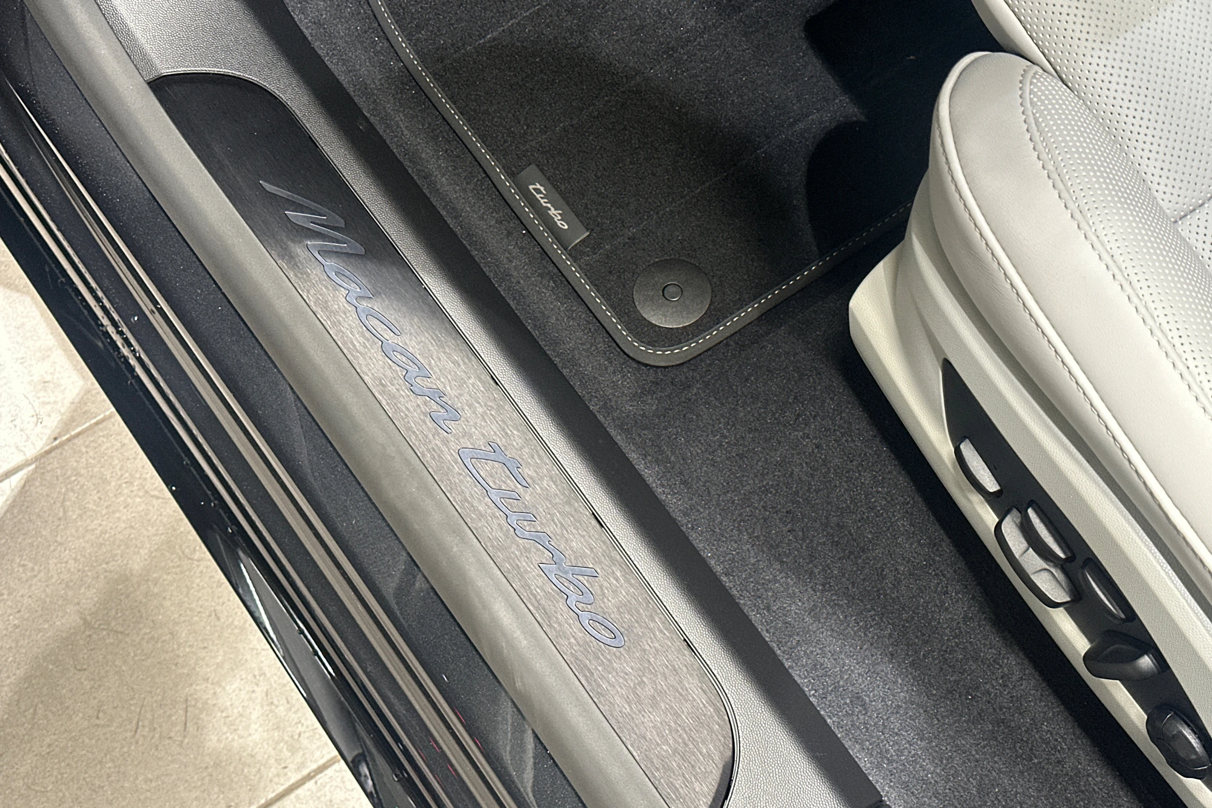 harmaa Porsche Macan 2026 kuva 20.