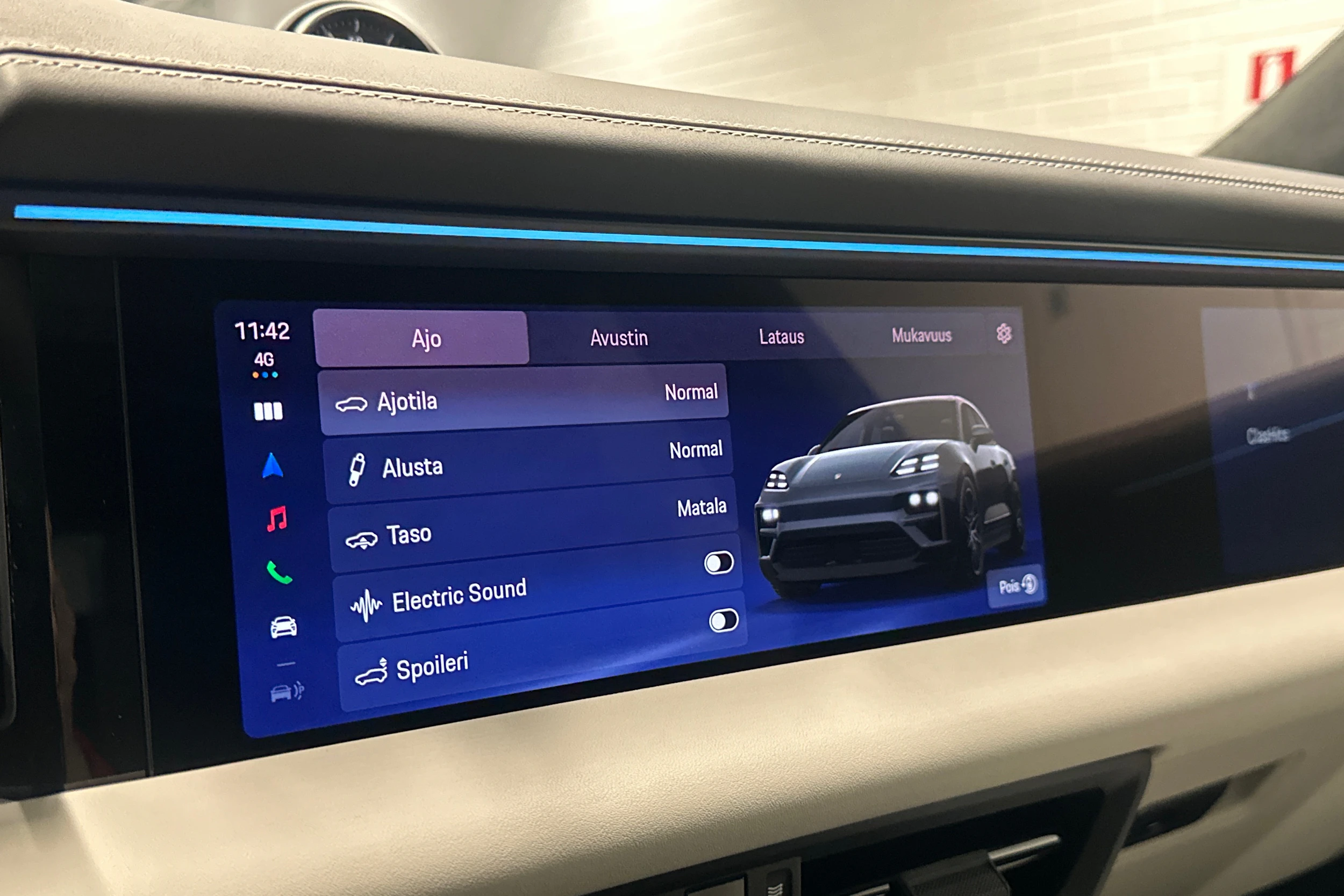 harmaa Porsche Macan 2026 kuva 22.