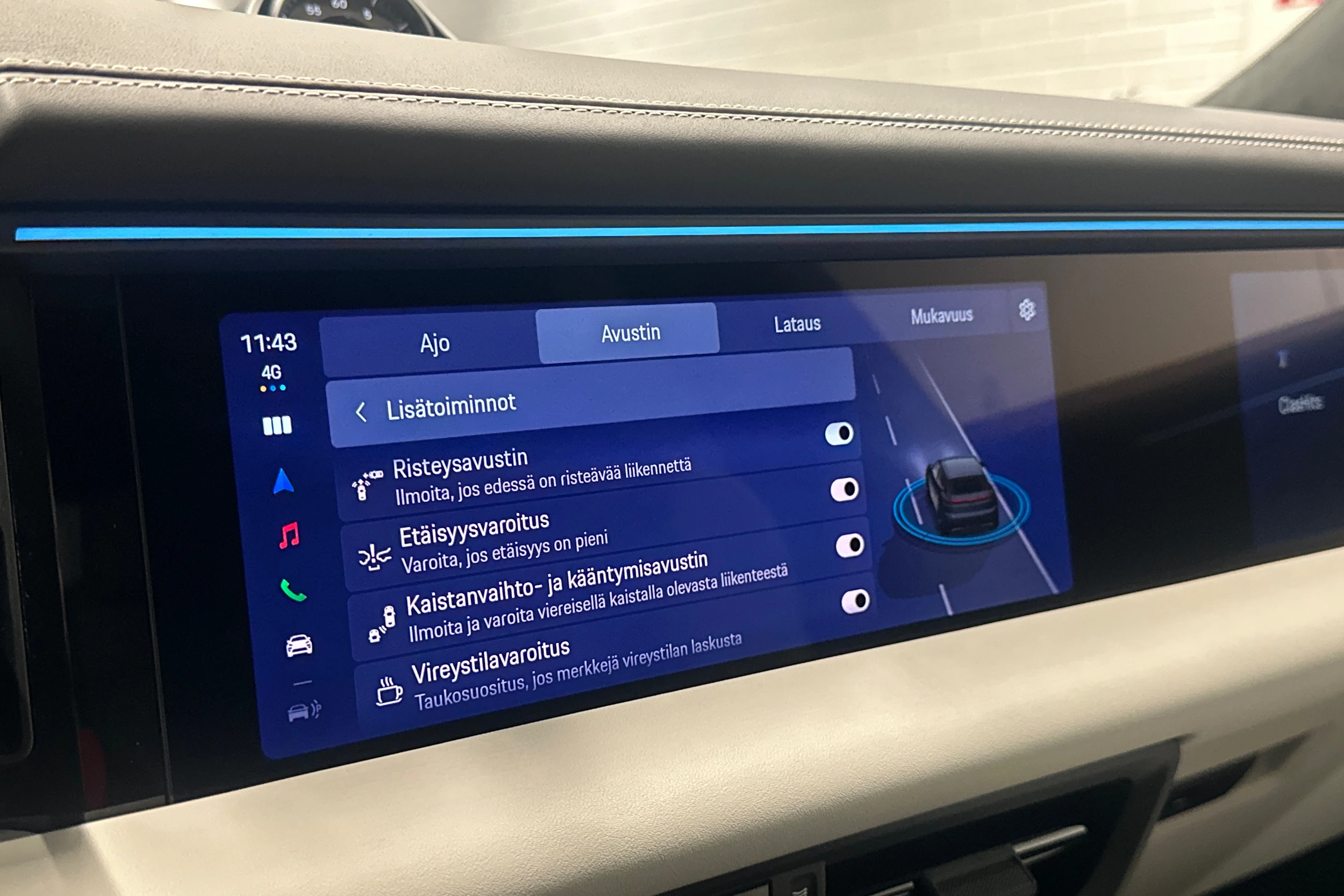 harmaa Porsche Macan 2026 kuva 25.
