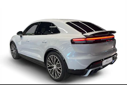 met. harmaa Porsche Macan 2026 kuva 2.