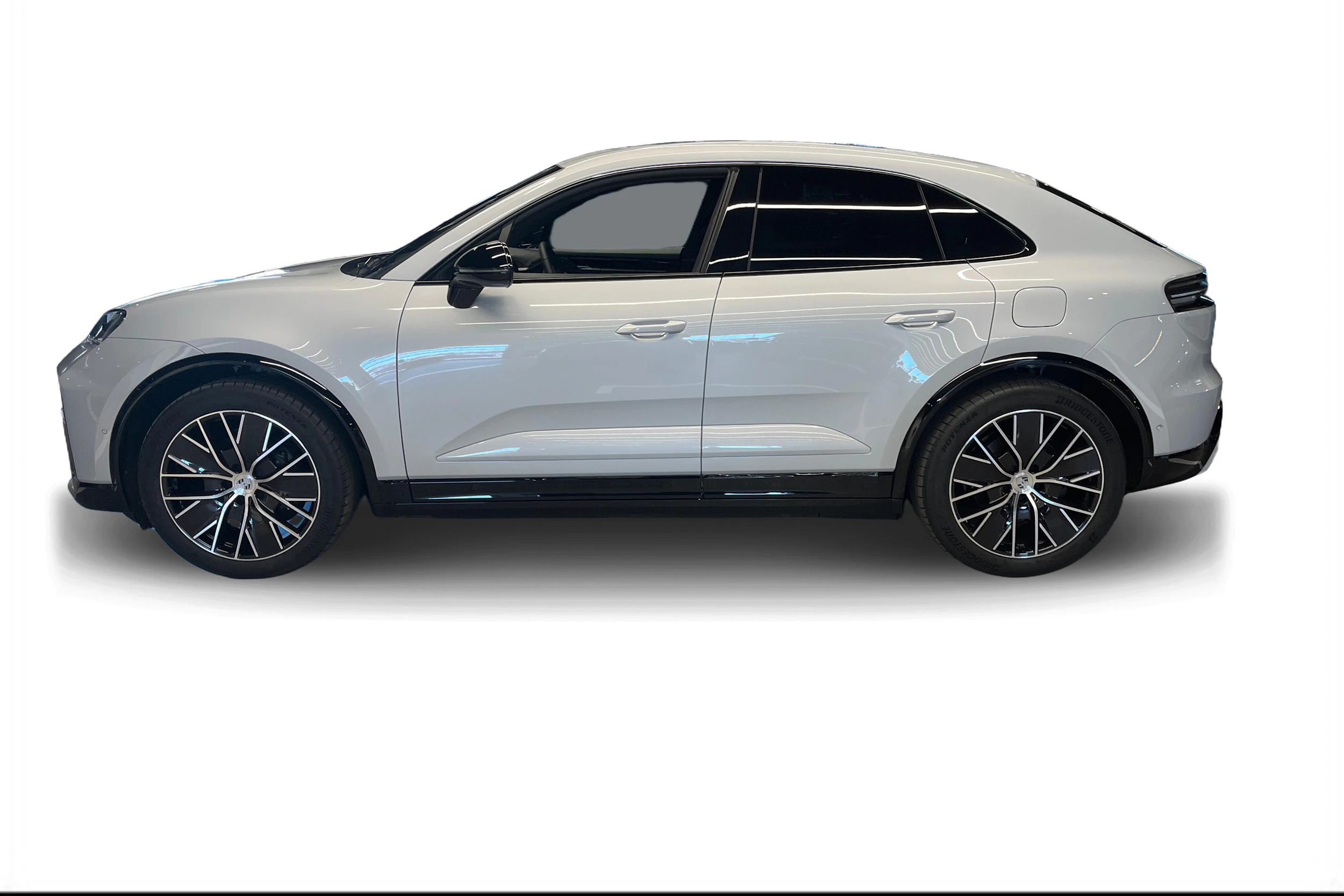 met. harmaa Porsche Macan 2026 kuva 6.