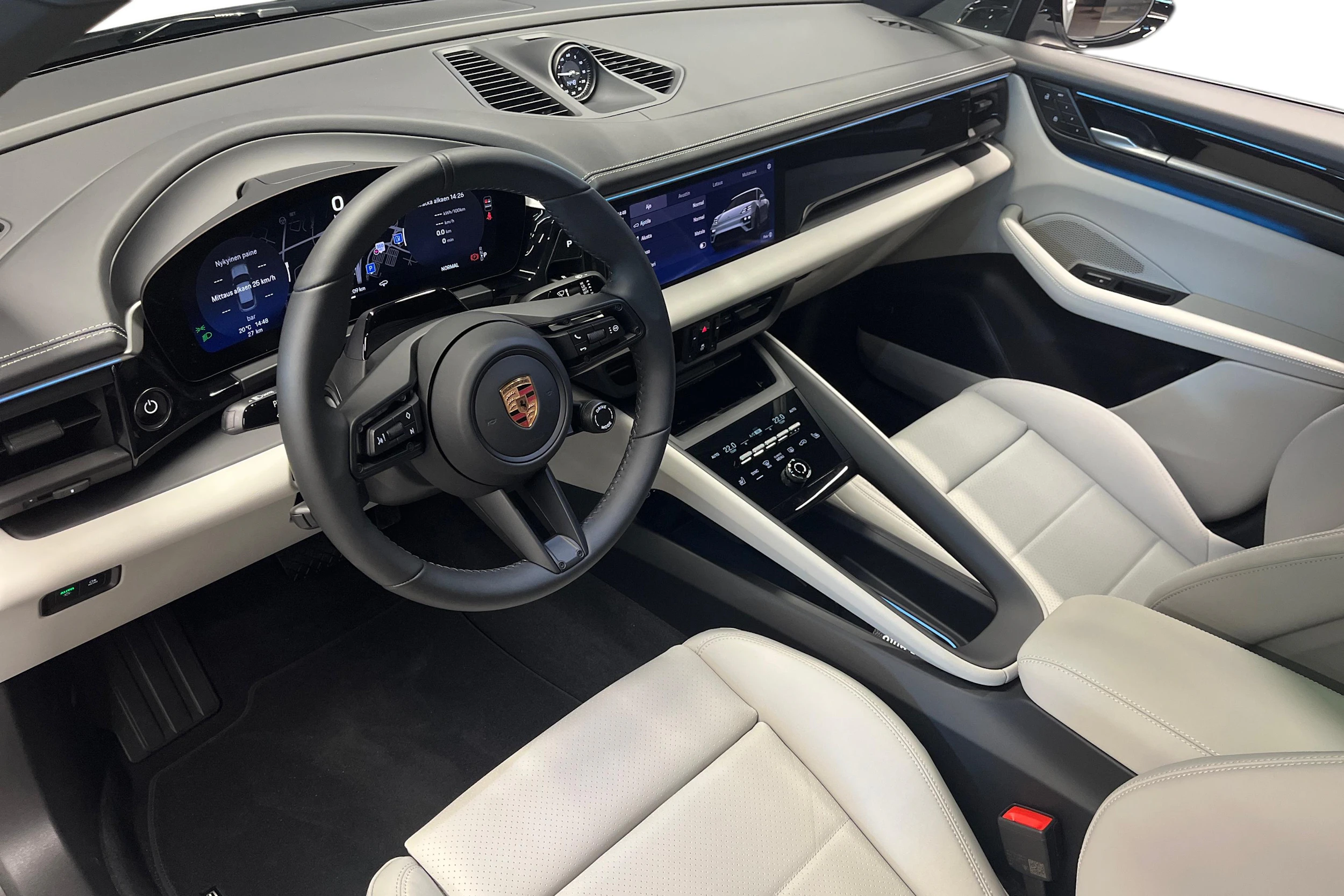 met. harmaa Porsche Macan 2026 kuva 7.