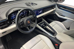 met. harmaa Porsche Macan 2026 kuva 7.