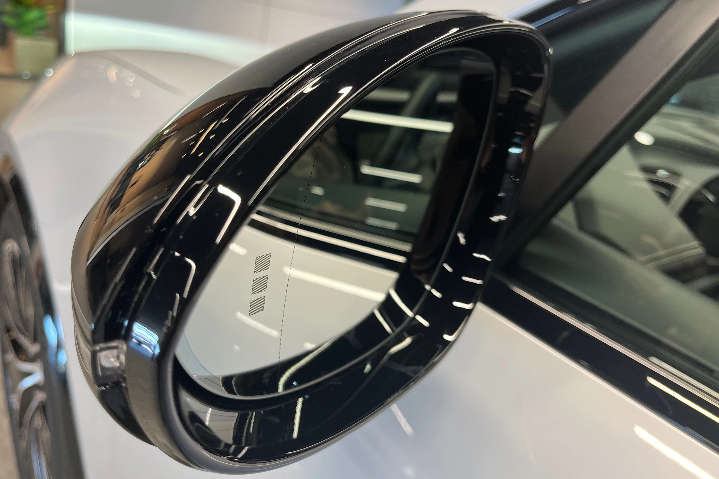 met. harmaa Porsche Macan 2026 kuva 14.