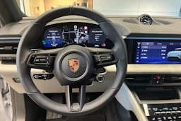 met. harmaa Porsche Macan 2026 kuva 17.