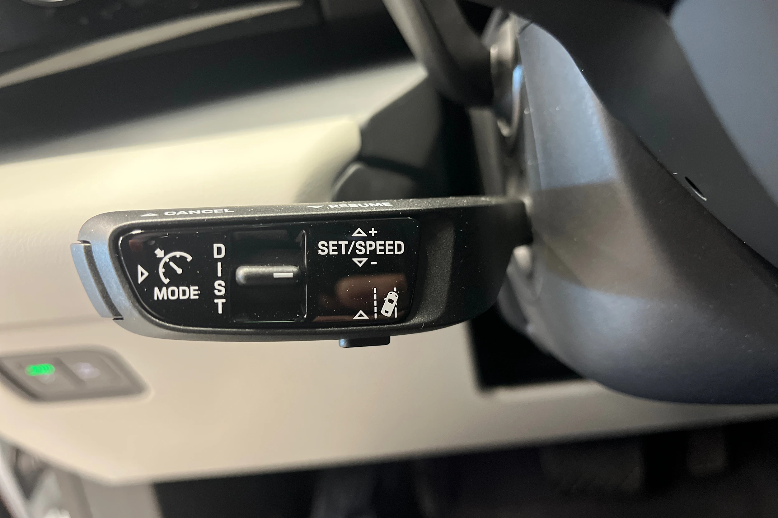 met. harmaa Porsche Macan 2026 kuva 19.