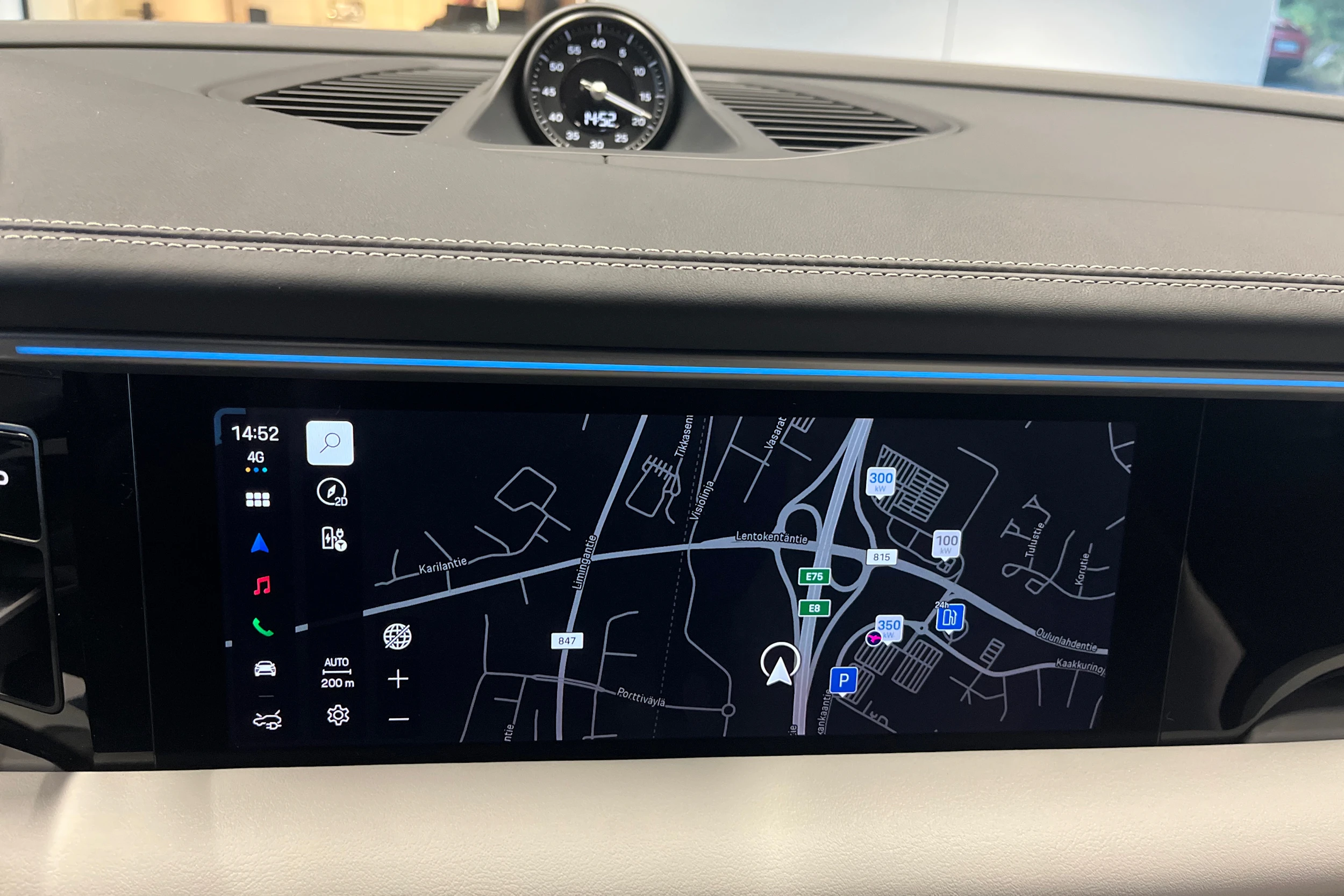 met. harmaa Porsche Macan 2026 kuva 21.