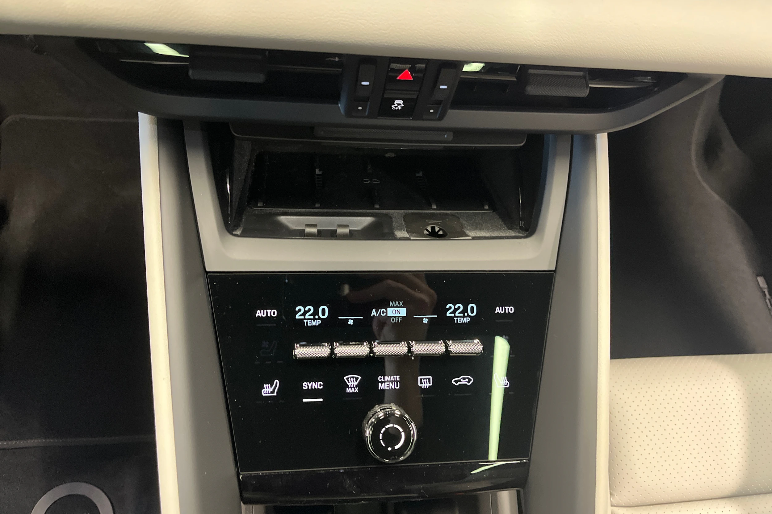 met. harmaa Porsche Macan 2026 kuva 26.