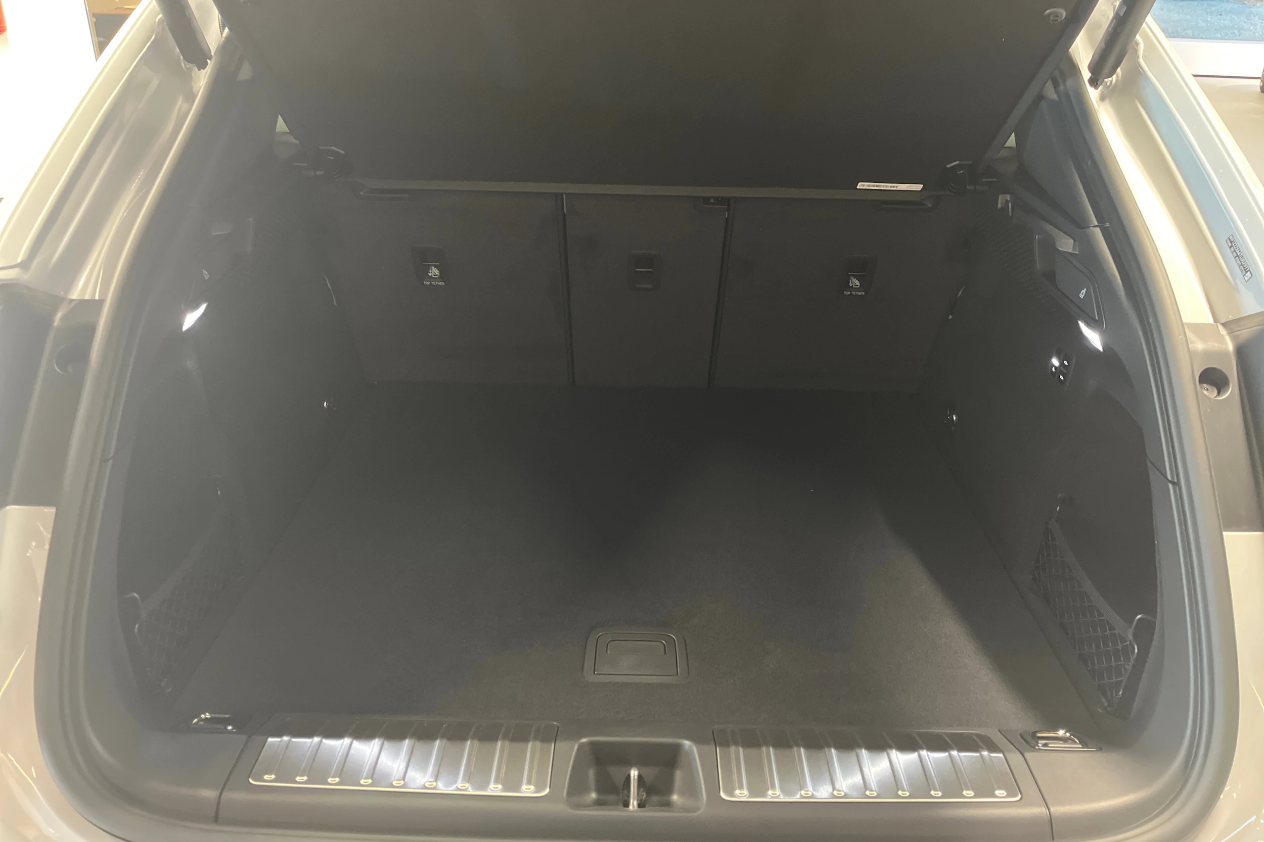 met. harmaa Porsche Macan 2026 kuva 33.