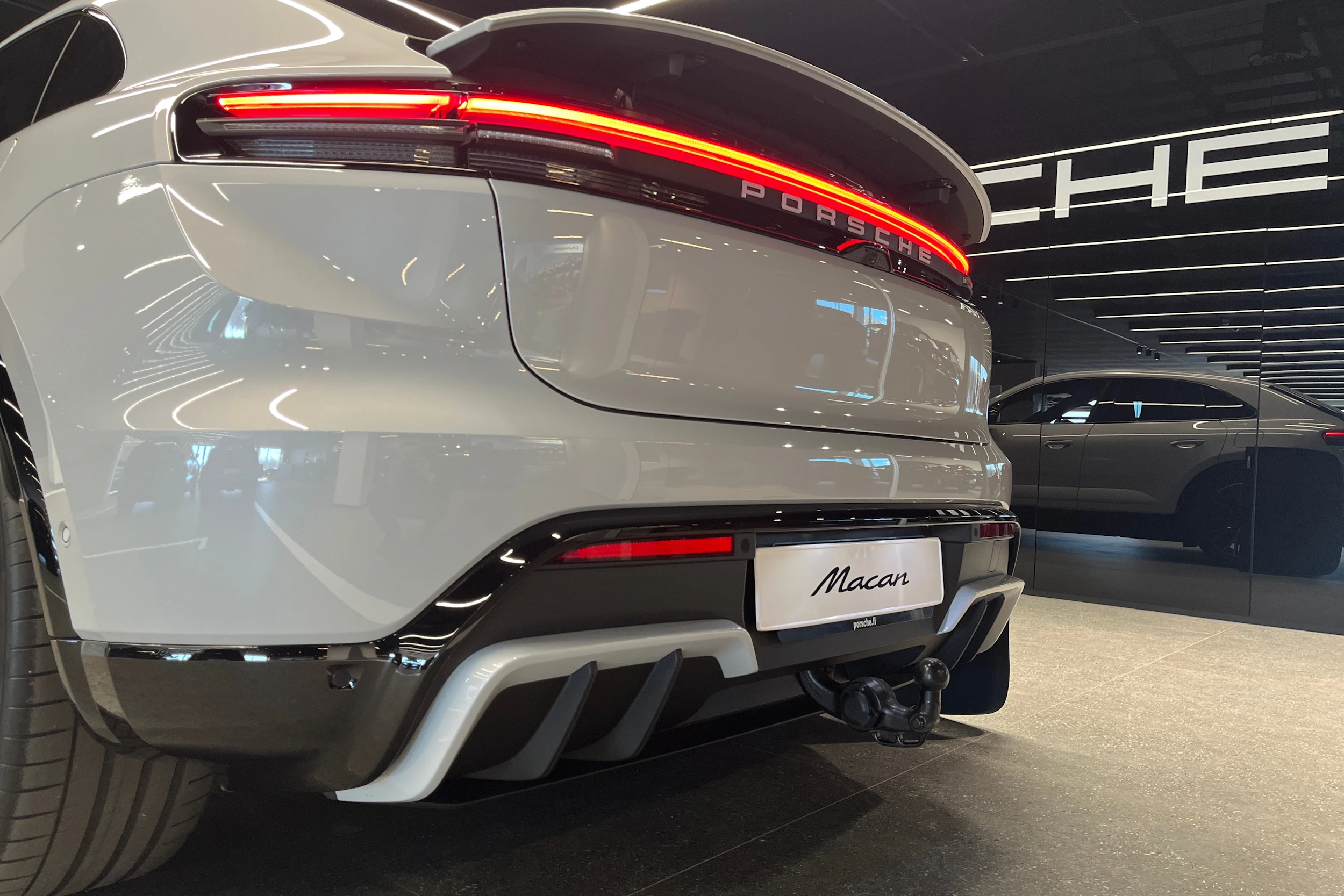 met. harmaa Porsche Macan 2026 kuva 36.