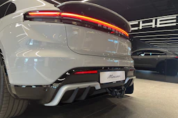 met. harmaa Porsche Macan 2026 kuva 36.
