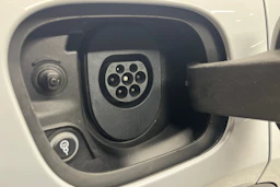 met. harmaa Porsche Macan 2026 kuva 38.