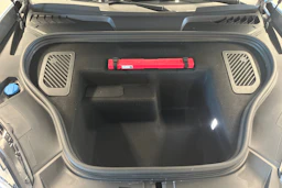 met. harmaa Porsche Macan 2026 kuva 39.