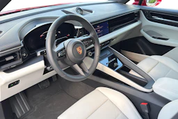 punainen Porsche Macan 2026 kuva 6.