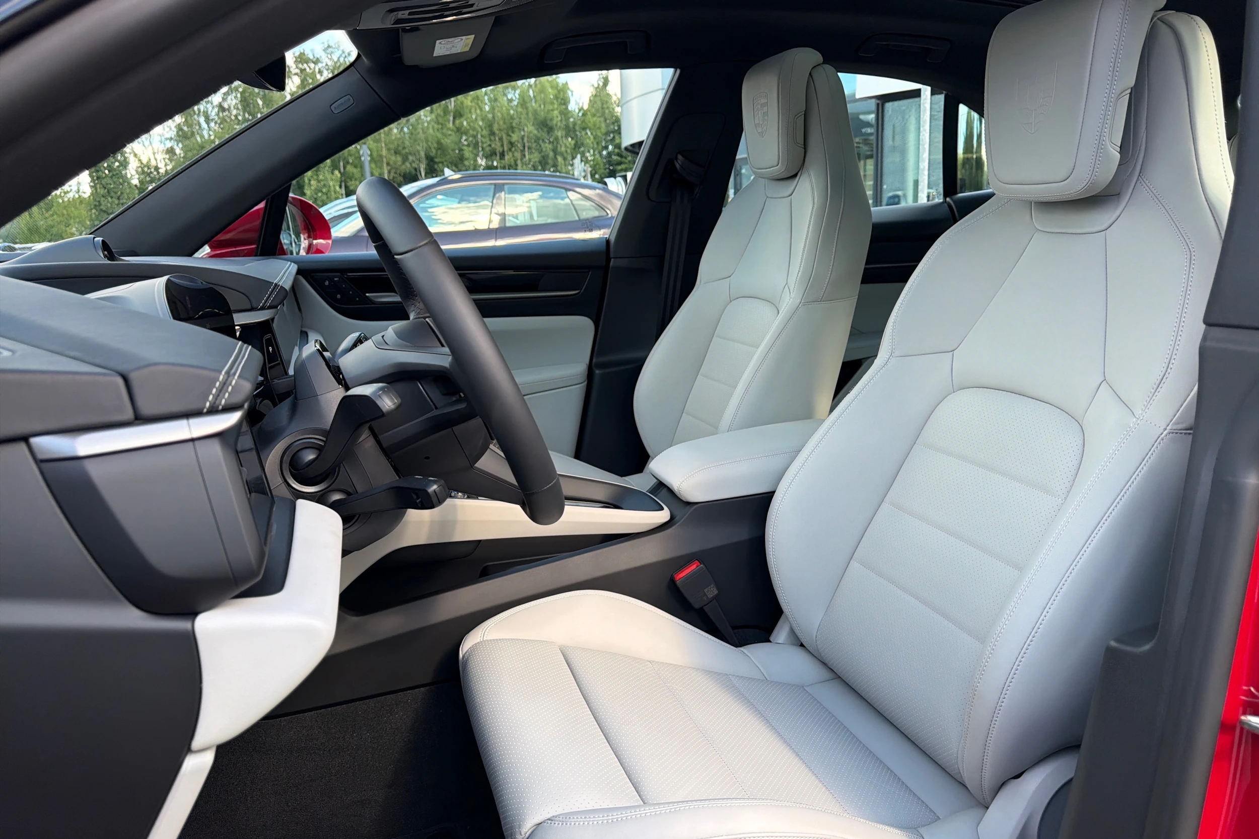 punainen Porsche Macan 2026 kuva 9.