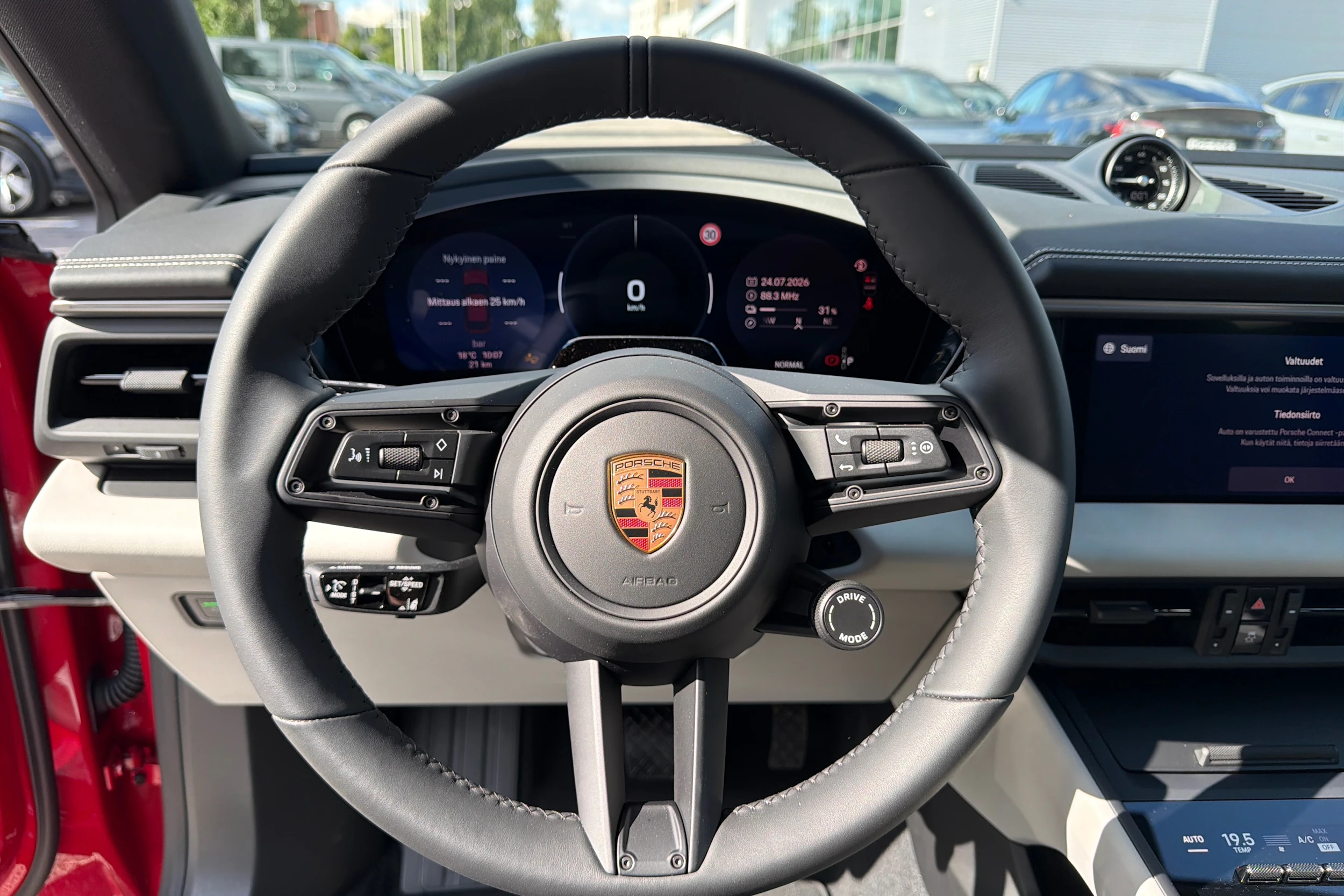 punainen Porsche Macan 2026 kuva 16.