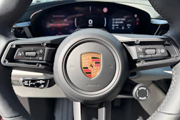 punainen Porsche Macan 2026 kuva 17.