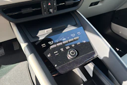 punainen Porsche Macan 2026 kuva 18.