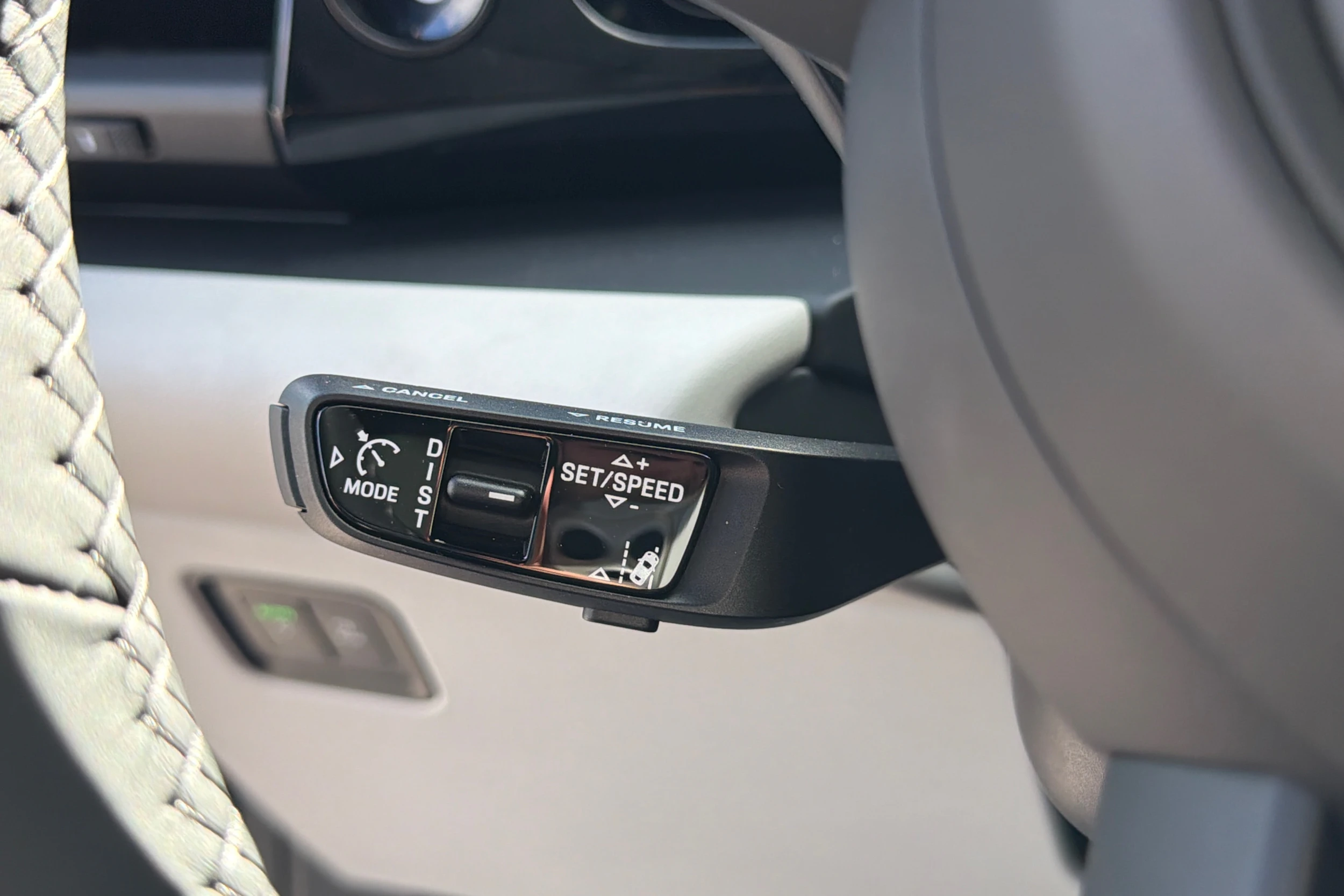 punainen Porsche Macan 2026 kuva 24.