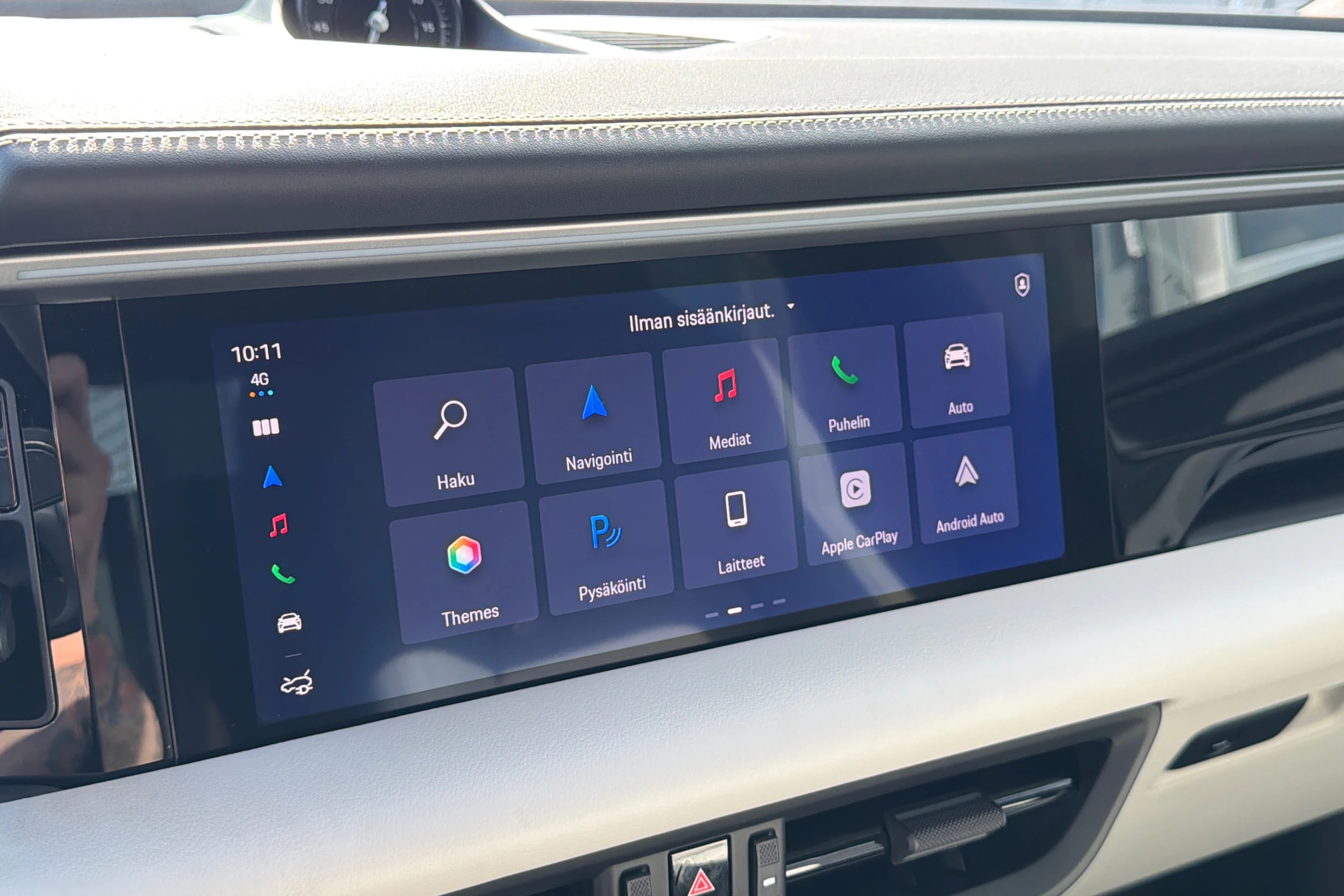 punainen Porsche Macan 2026 kuva 26.