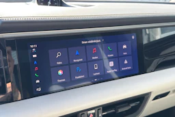 punainen Porsche Macan 2026 kuva 26.