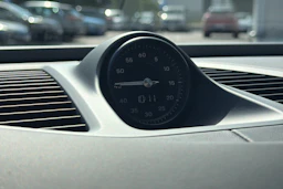 punainen Porsche Macan 2026 kuva 27.