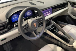 met. sininen Porsche Macan 2026 kuva 6.