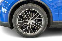 met. sininen Porsche Macan 2026 kuva 9.