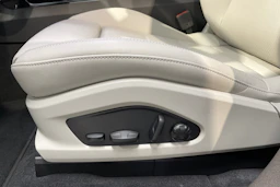 met. sininen Porsche Macan 2026 kuva 10.