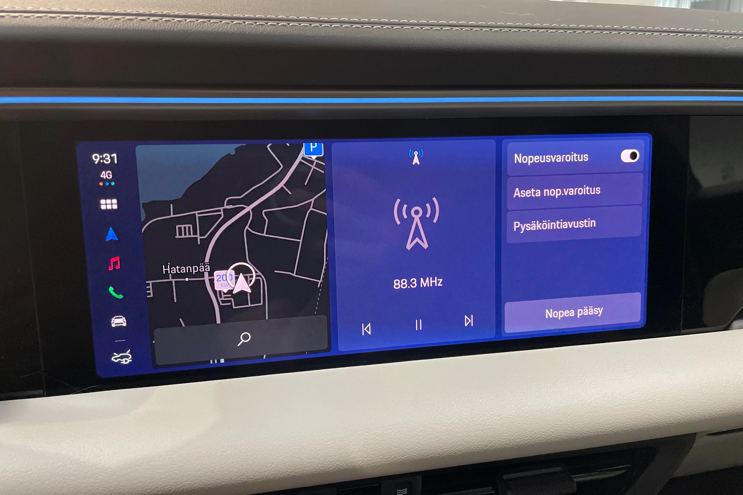 met. sininen Porsche Macan 2026 kuva 11.