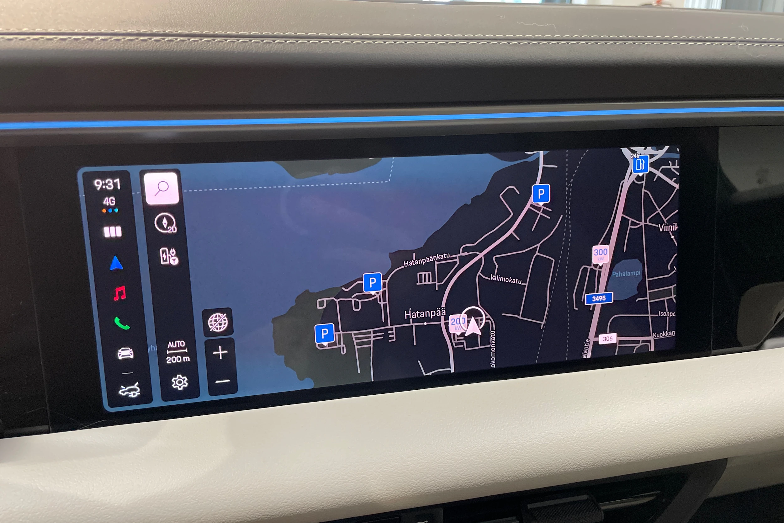 met. sininen Porsche Macan 2026 kuva 12.