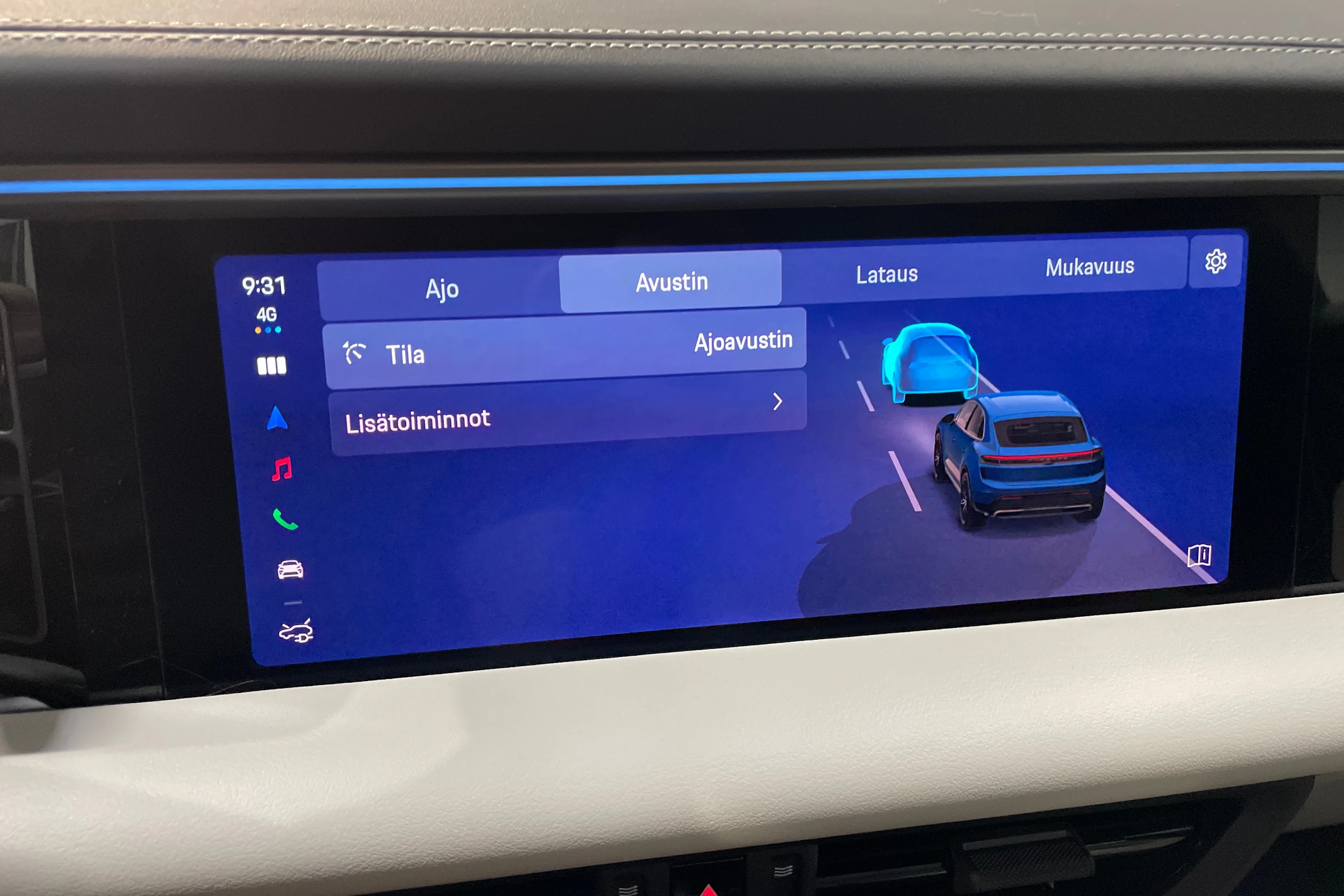 met. sininen Porsche Macan 2026 kuva 15.