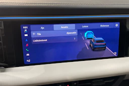 met. sininen Porsche Macan 2026 kuva 15.