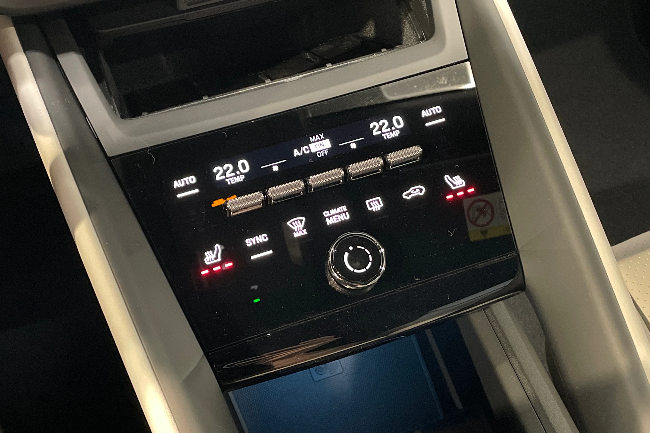 met. sininen Porsche Macan 2026 kuva 16.