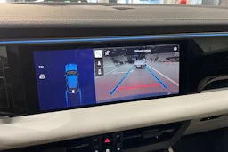 met. sininen Porsche Macan 2026 kuva 17.