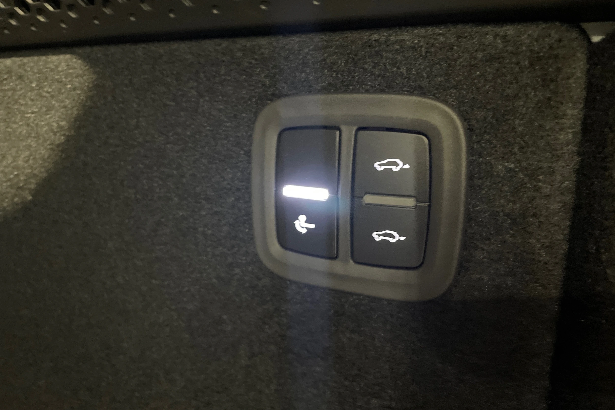 met. sininen Porsche Macan 2026 kuva 21.