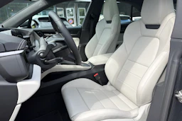 harmaa Porsche Macan 2026 kuva 9.