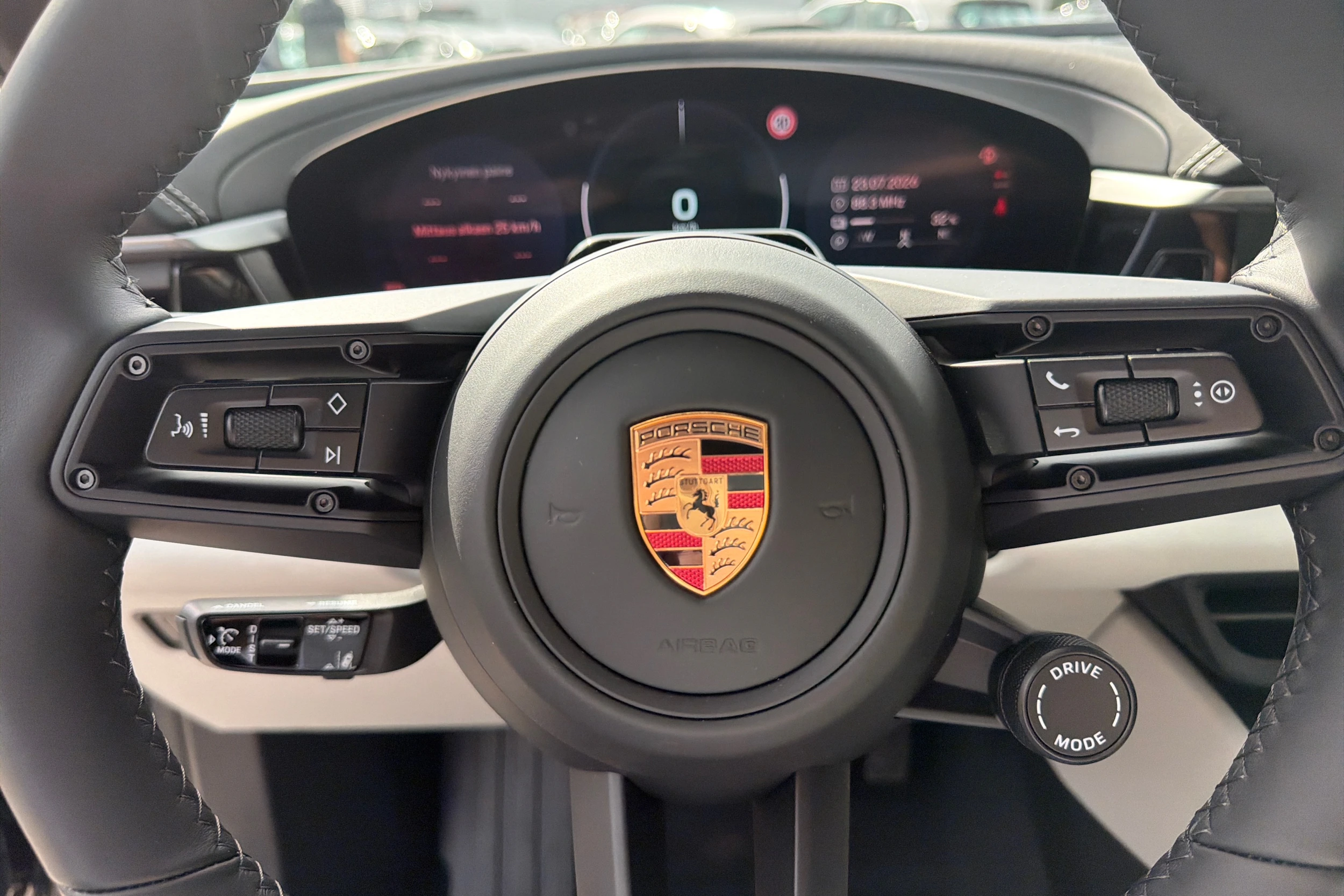 harmaa Porsche Macan 2026 kuva 16.