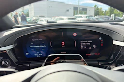 harmaa Porsche Macan 2026 kuva 17.