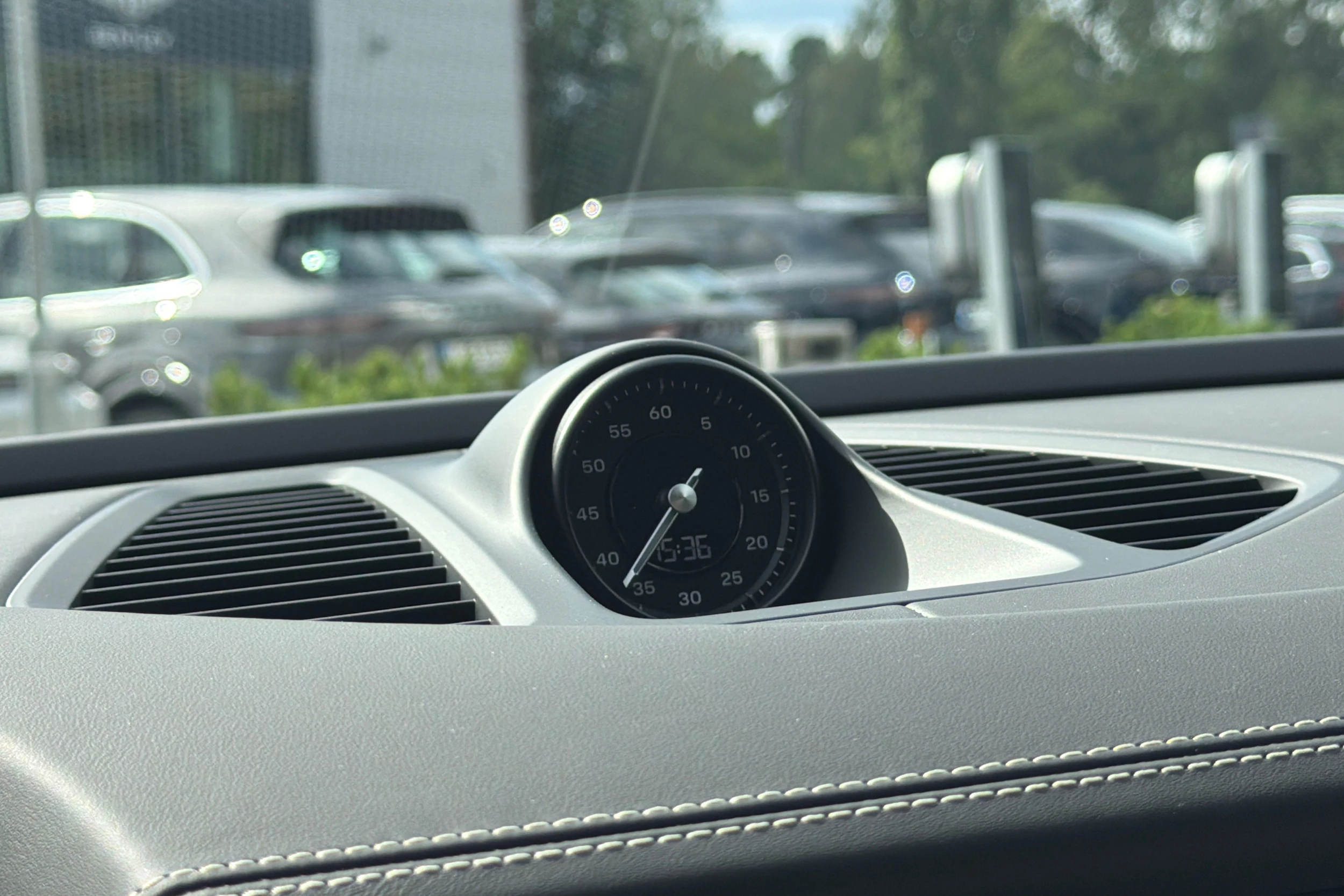harmaa Porsche Macan 2026 kuva 20.
