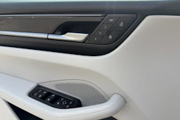 harmaa Porsche Macan 2026 kuva 21.