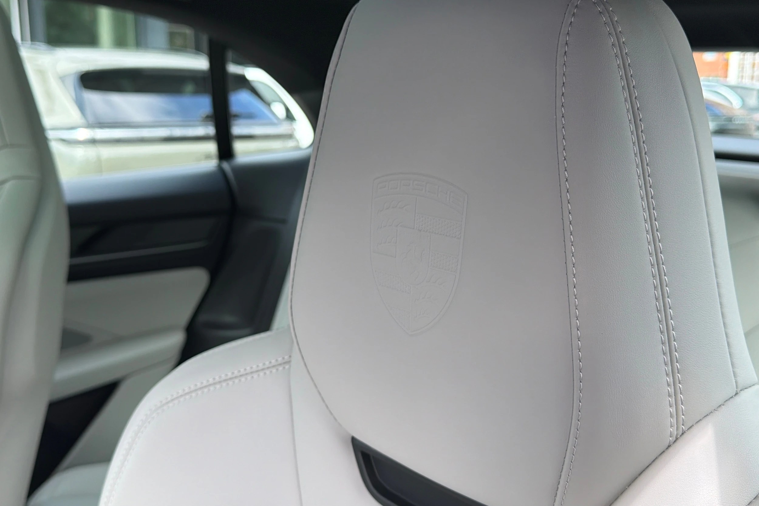 harmaa Porsche Macan 2026 kuva 24.